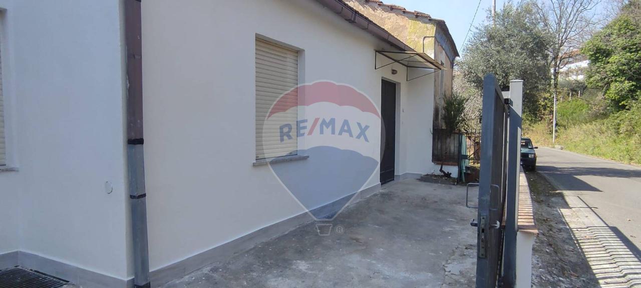 casa indipendente in vendita a Minturno in zona Tufo