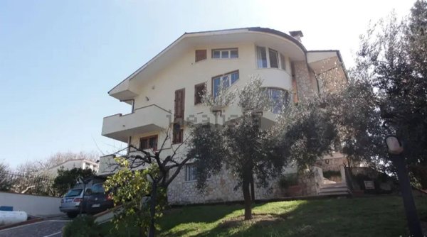 casa indipendente in vendita a Minturno in zona Scauri