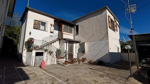 casa indipendente in vendita a Minturno in zona Scauri