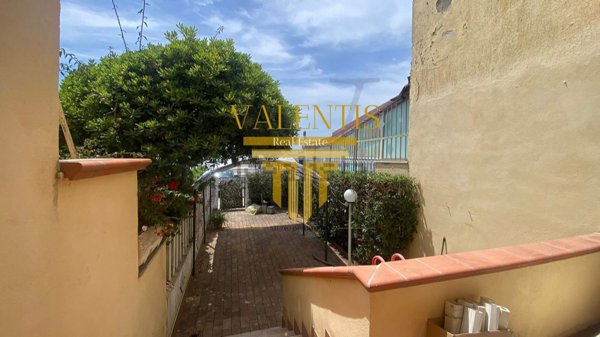 casa indipendente in vendita a Minturno in zona Scauri