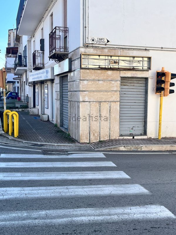 locale commerciale in vendita a Minturno in zona Marina