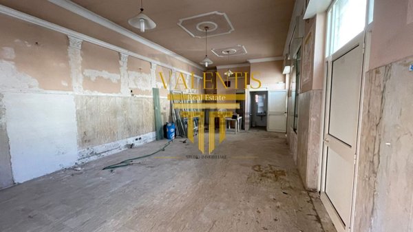 locale commerciale in vendita a Minturno