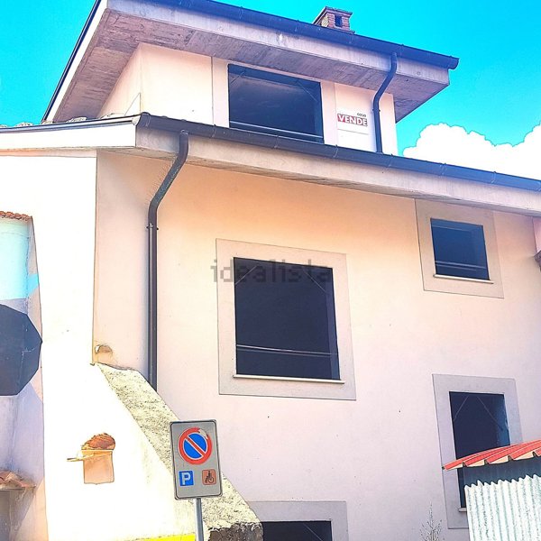 esavano in vendita a Minturno in zona Pulcherini