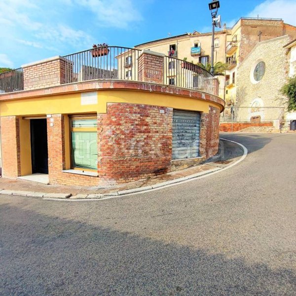 negozio in vendita a Minturno