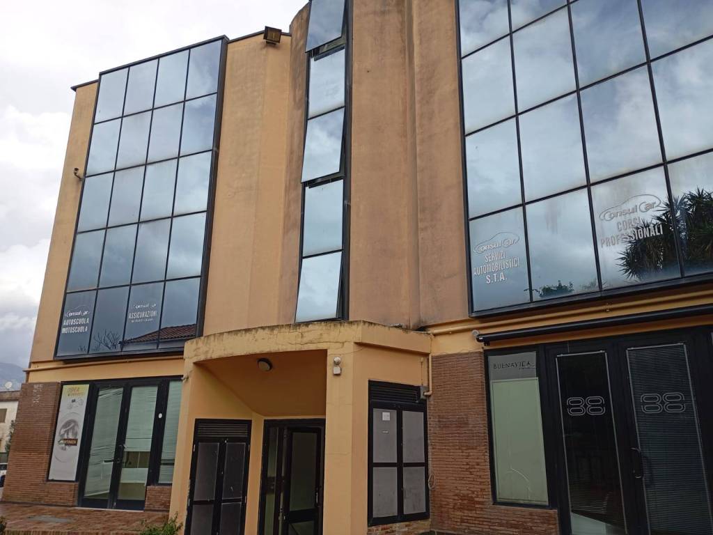 ufficio in vendita a Minturno in zona Marina