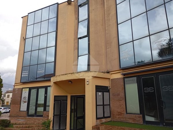 ufficio in vendita a Minturno in zona Marina