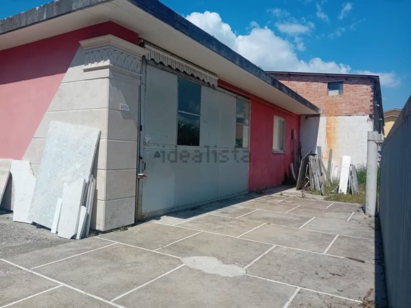 casa indipendente in vendita a Minturno in zona Scauri