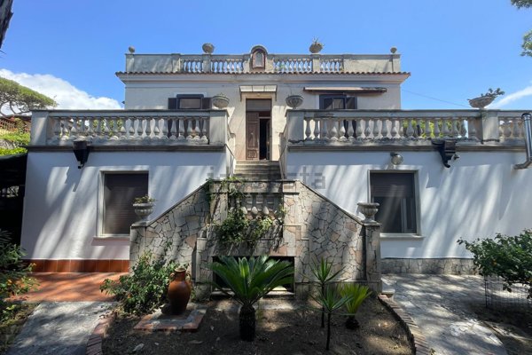 casa indipendente in vendita a Minturno