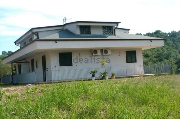 casa indipendente in vendita a Minturno