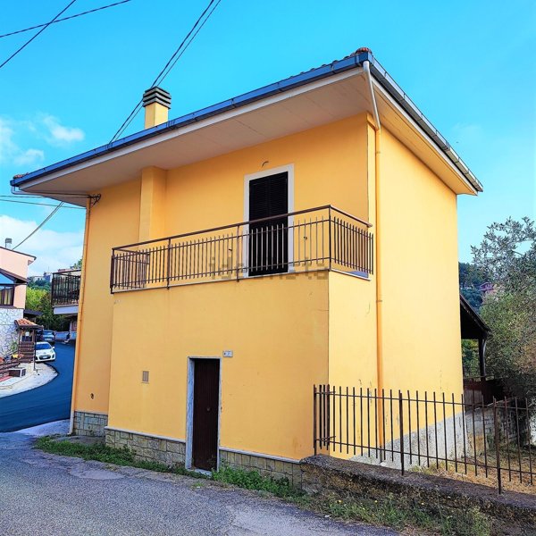 casa indipendente in vendita a Minturno in zona Santa Maria Infante