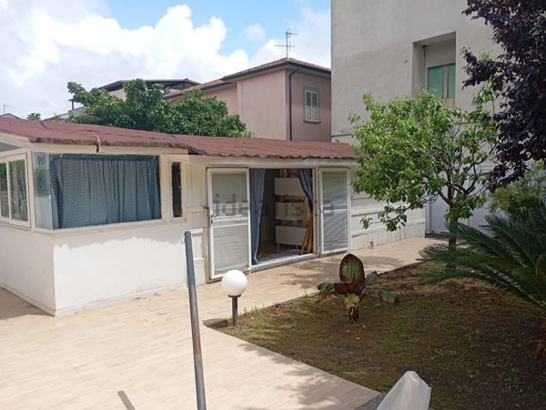 pentavano in vendita a Minturno in zona Scauri