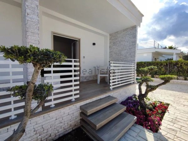 casa indipendente in vendita a Minturno in zona Marina