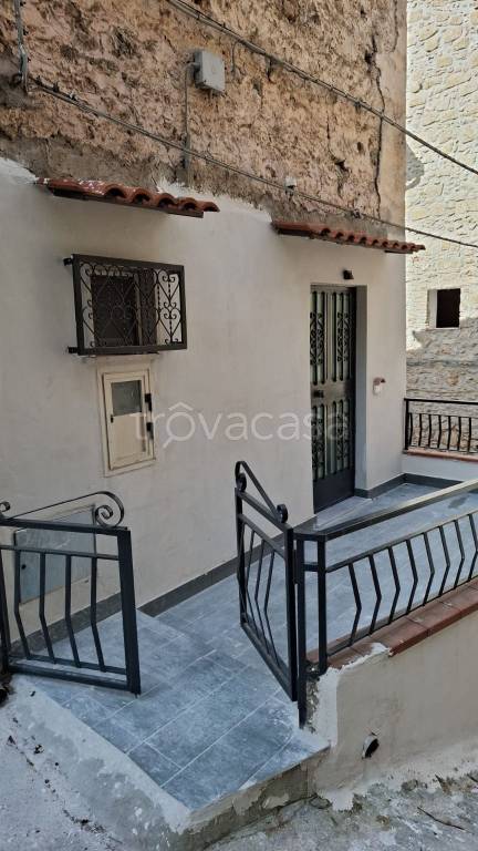 appartamento in vendita a Minturno in zona Scauri