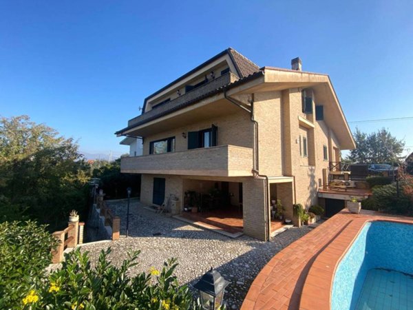 casa indipendente in vendita a Minturno