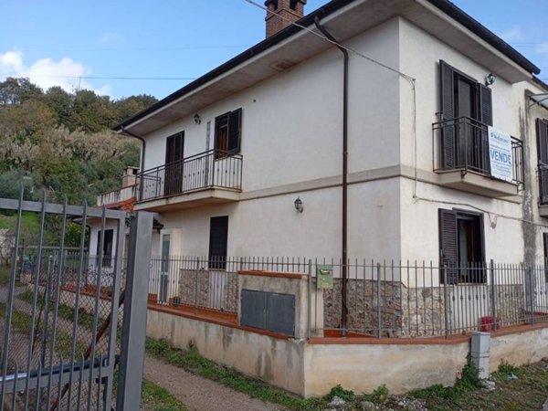 casa indipendente in vendita a Minturno in zona Scauri