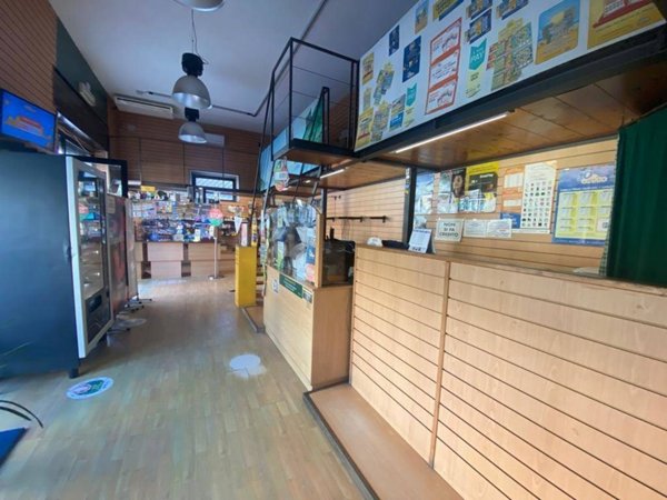 negozio in vendita a Minturno in zona Scauri