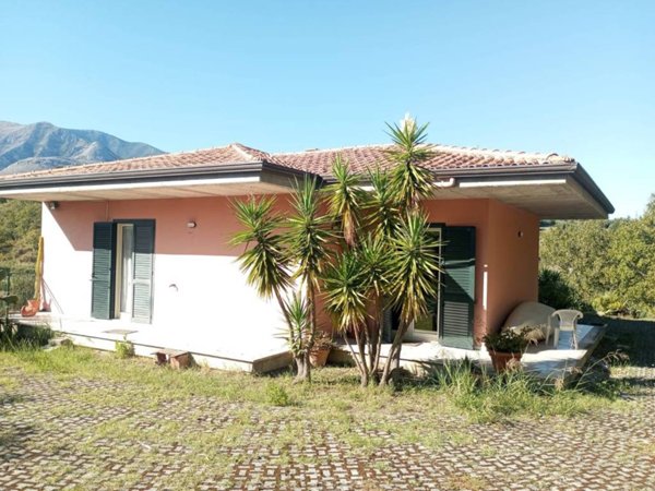 casa indipendente in vendita a Minturno