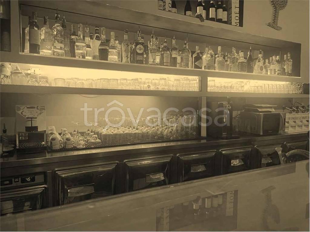 negozio in vendita a Minturno in zona Scauri