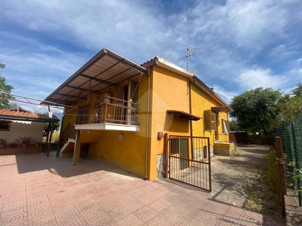 casa indipendente in vendita a Minturno in zona Marina