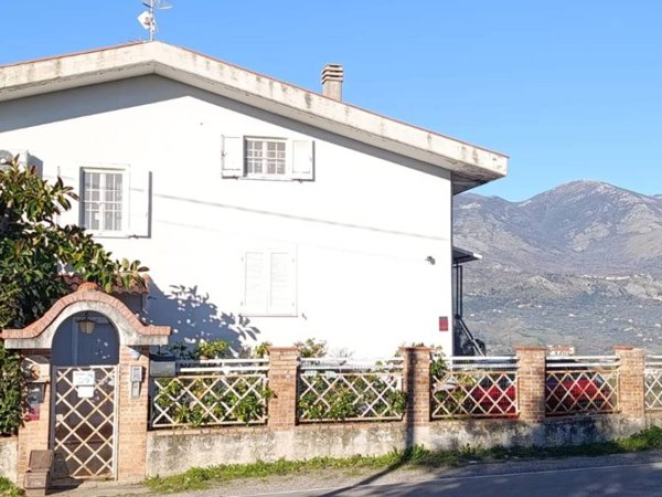 casa indipendente in vendita a Minturno