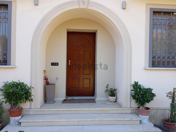 casa indipendente in vendita a Minturno in zona Scauri