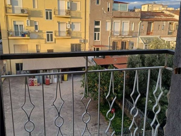intera palazzina in vendita a Minturno in zona Scauri