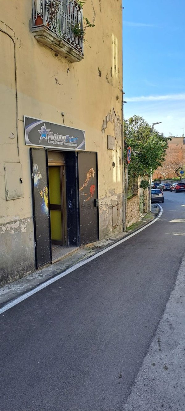 locale commerciale in vendita a Minturno