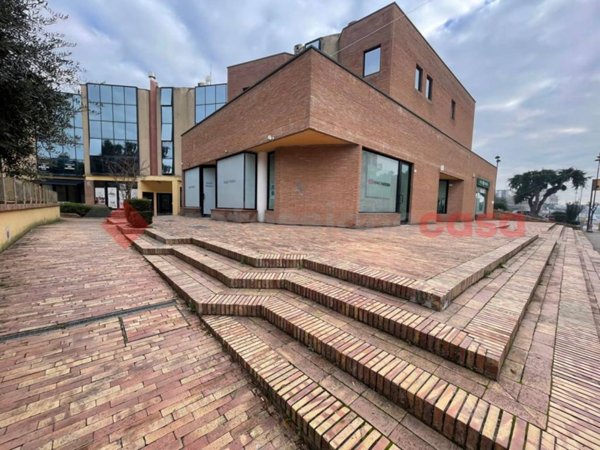 ufficio in vendita a Minturno in zona Scauri