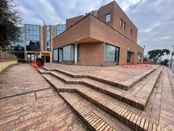 ufficio in vendita a Minturno in zona Scauri