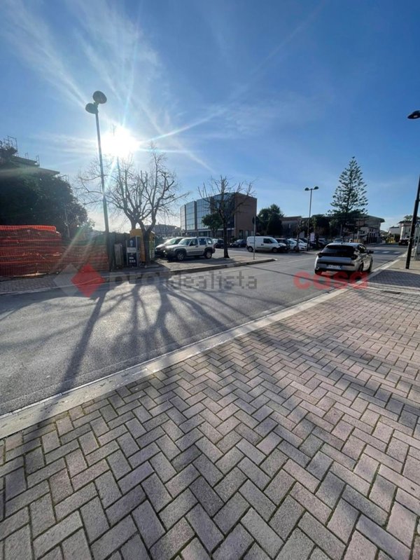 locale commerciale in vendita a Minturno in zona Marina