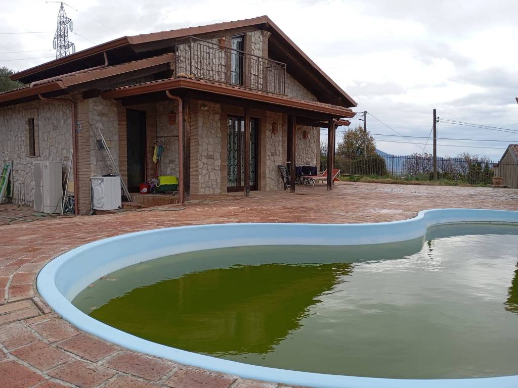 casa indipendente in vendita a Minturno