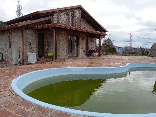 casa indipendente in vendita a Minturno