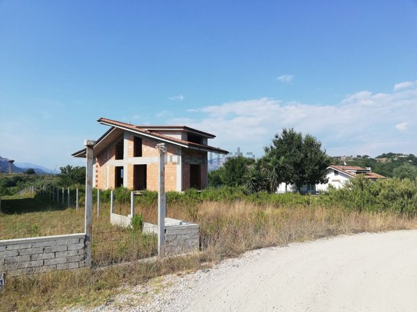 casa indipendente in vendita a Minturno