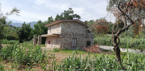 casa indipendente in vendita a Minturno in zona Tremensuoli