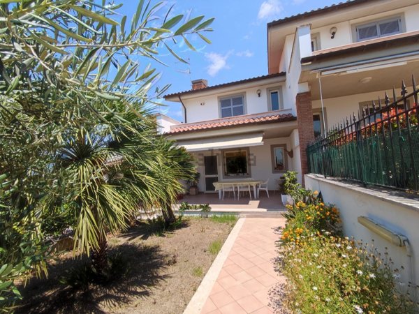 casa indipendente in vendita a Minturno in zona Tremensuoli