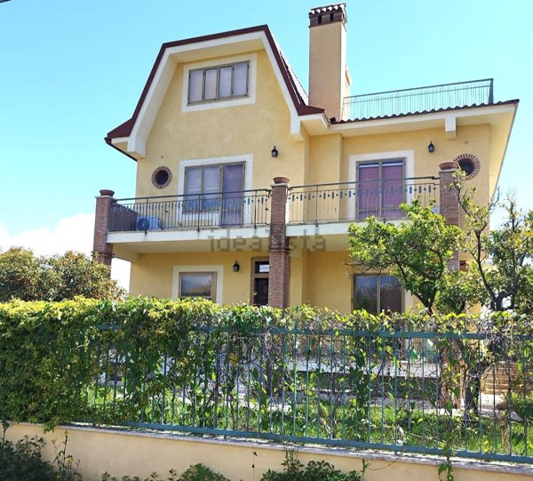 casa indipendente in vendita a Minturno in zona Scauri