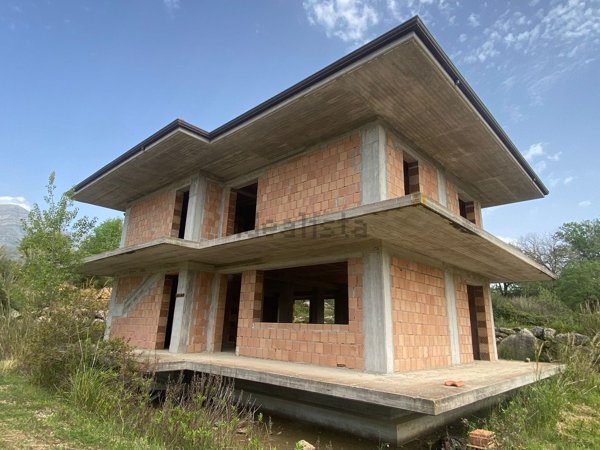 casa indipendente in vendita a Minturno in zona Scauri