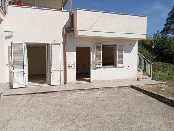 casa indipendente in vendita a Minturno in zona Scauri