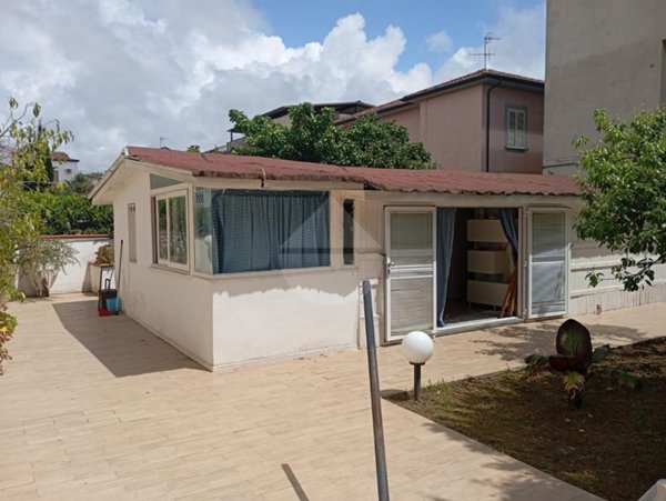 casa indipendente in vendita a Minturno in zona Scauri