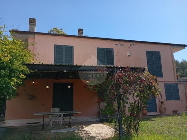 casa indipendente in vendita a Minturno