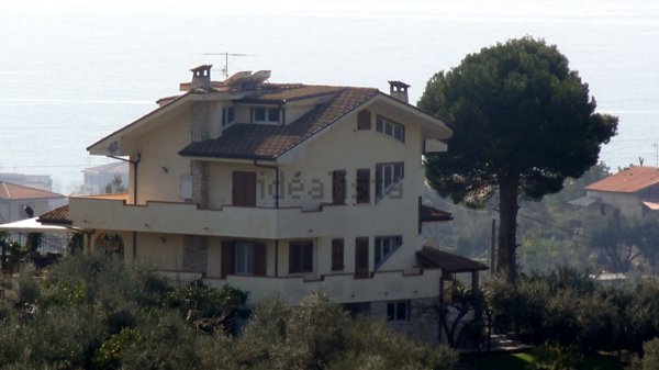 casa indipendente in vendita a Minturno