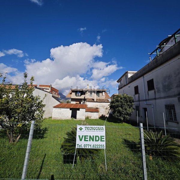 appartamento in vendita a Minturno in zona Scauri