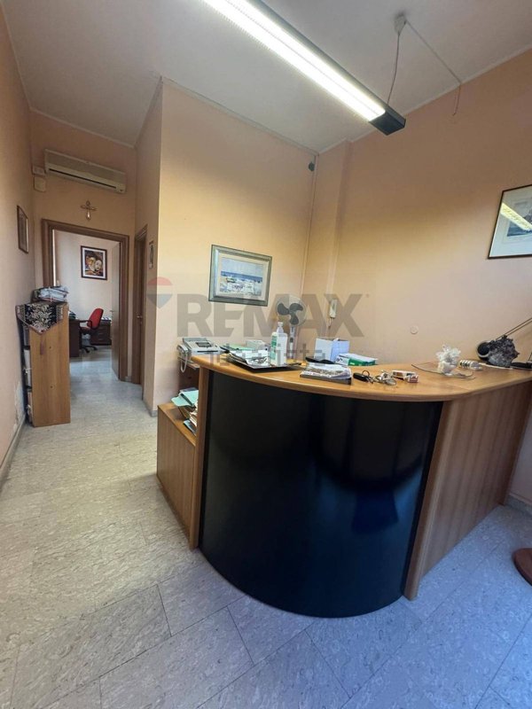 locale commerciale in vendita a Minturno in zona Scauri