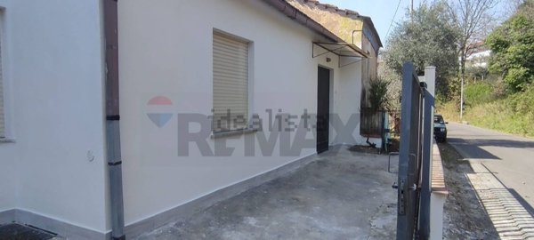 casa indipendente in vendita a Minturno in zona Tufo