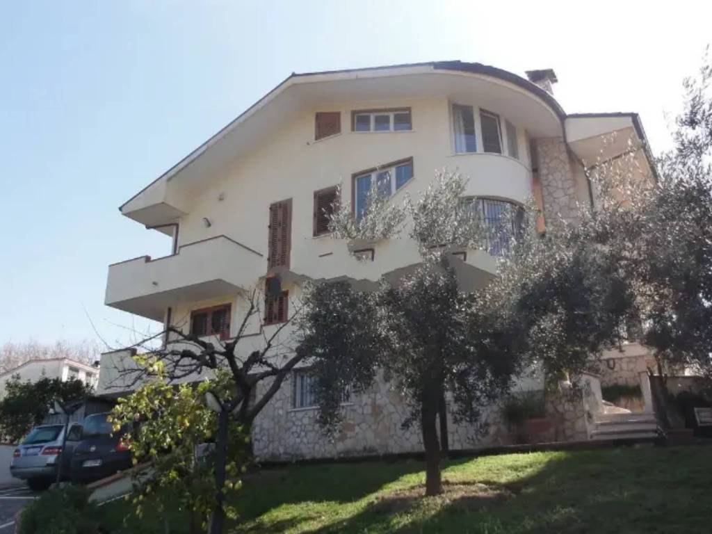 casa indipendente in vendita a Minturno in zona Scauri