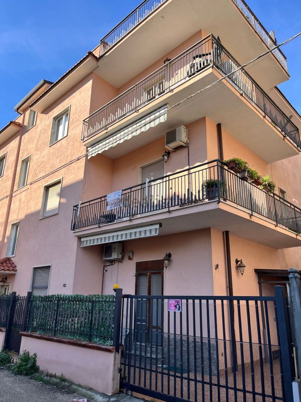 appartamento in vendita a Minturno in zona Scauri