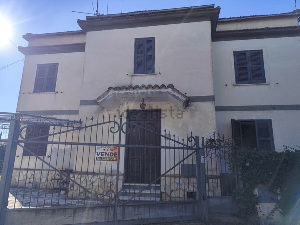 casa indipendente in vendita a Minturno in zona Tufo