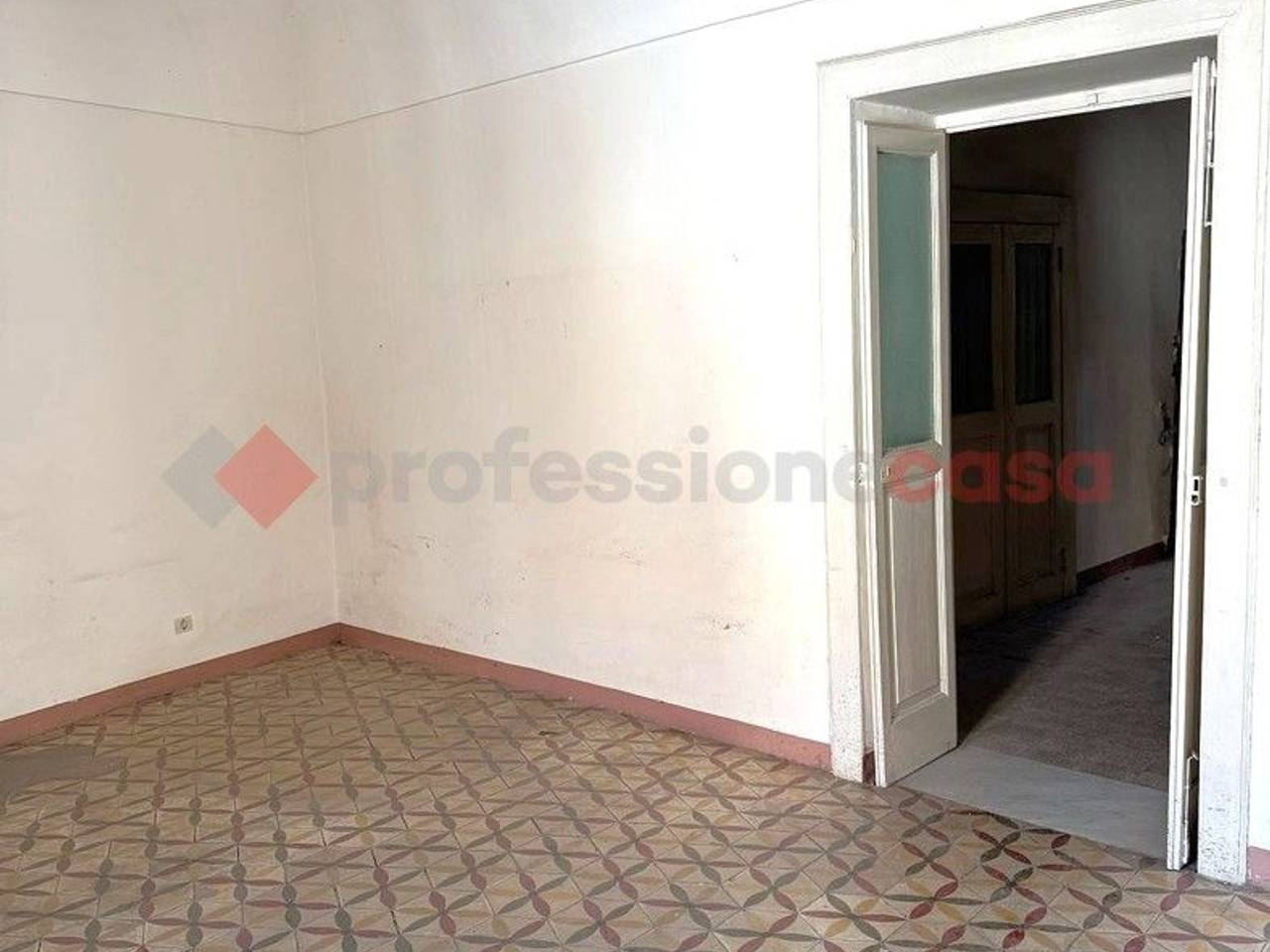 locale commerciale in vendita a Minturno