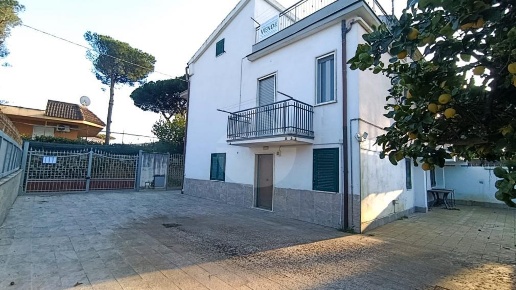 casa indipendente in vendita a Minturno in zona Marina