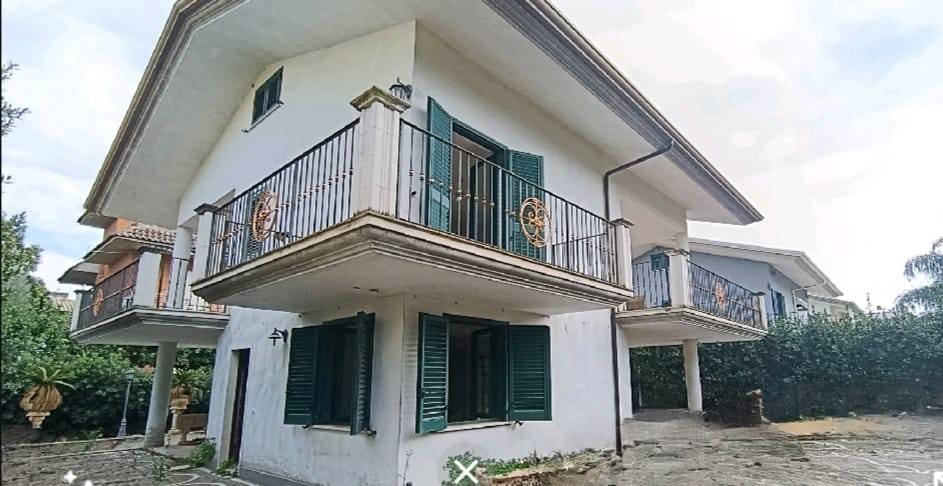 casa indipendente in vendita a Minturno in zona Scauri